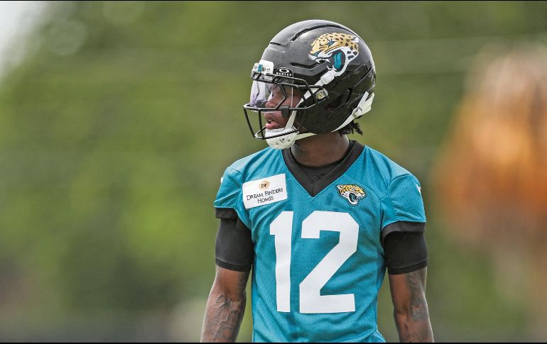 Travis Hunter espera jugar como receptor y esquinero en el profesionalismo. AFP