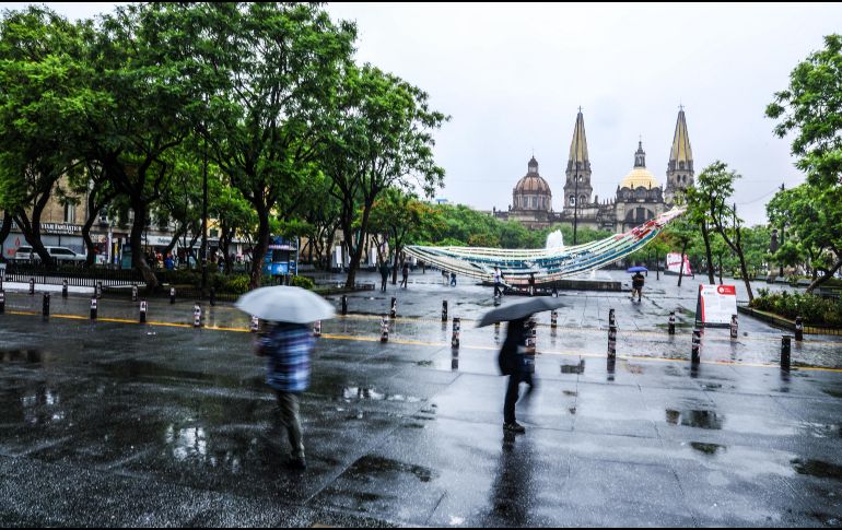 Debido a la proximidad de la vaguada monzónica y de la onda tropical número 5 —con probabilidad para desarrollo ciclónico al sur de El Salvador—; se espera temporal de lluvias en 30 estados de México. EL INFORMADOR / ARCHIVO