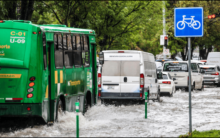 Los especialistas exhortan a las autoridades a implementar políticas integrales para contener el crecimiento urbano y atender la problemática de las inundaciones. EL INFORMADOR/A. Navarro