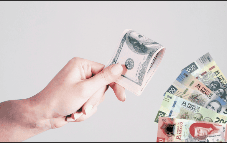 Así se cotiza hoy, 25 de junio, el peso mexicano frente al dólar en Banco Azteca. UNSPLASH/ S. Bughdaryan