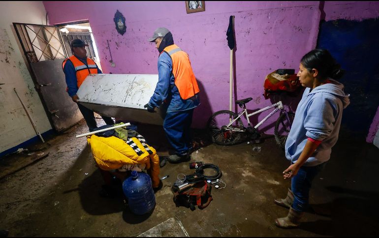 En el canal el nivel del agua alcanzó los tres metros de altura; al interior de algunas viviendas fueron hasta dos metros. EL INFORMADOR / H. FIGUEROA
