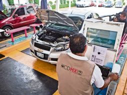 Todos aquellos conductores que no verifiquen dentro del periodo asignado, deberán pagar una multa por verificación extemporánea por la cantidad de $2,263 pesos. SUN/ ARCHIVO