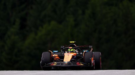 Lando Norris dominó prácticamente todo el fin de semana, llevándose la mejor vuelta en FP2, FP3, Q1, Q2 y Q3. EFE / A. Szilagyi