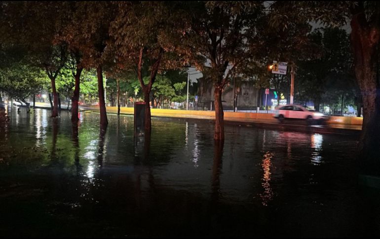 En las labores de limpieza trabajan más de 300 funcionarios de diversas dependencias del Ayuntamiento de Guadalajara. ESPECIAL / Protección Civil y Bomberos de Zapopan