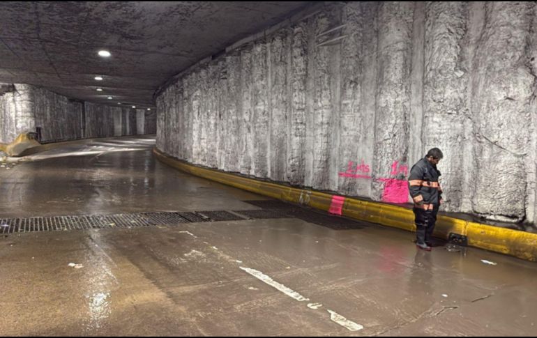 Tras las inundaciones provocadas por la lluvia de las últimas horas, estos túneles de Zapopan han sido reabiertos. ESPECIAL / Coordinación de Protección Civil y Bomberos Zapopan