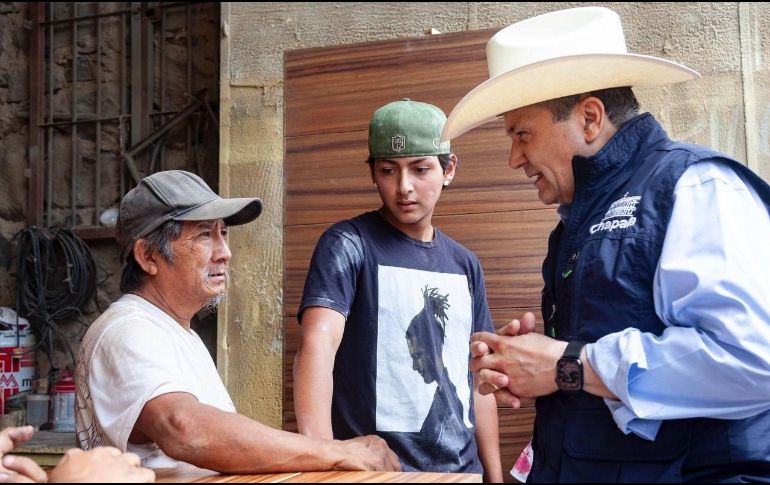 Durante la implementación del programa “Un Día Contigo” cada director tomó nota de las peticiones con el objetivo de darles seguimiento a las mismas. CORTESÍA.