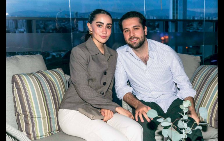 Marifer Ganem y Esteban Preciado en la inauguración de “Sunset Deck”, el nuevo rooftop del hotel JW Mariott. GENTE BIEN JALISCO / J. Soltero