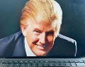 El hacker exhibió una foto de Donald Trump en varios de los equipos de la Universidad de Columbia que fueron intervenidos. ESPECIAL