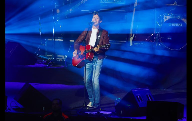 Sin dejar de sonreír y de llevar la comedia incluso a sí mismo, James Blunt agradeció a todo el público por su presencia. EL INFORMADOR/ H. Figueroa