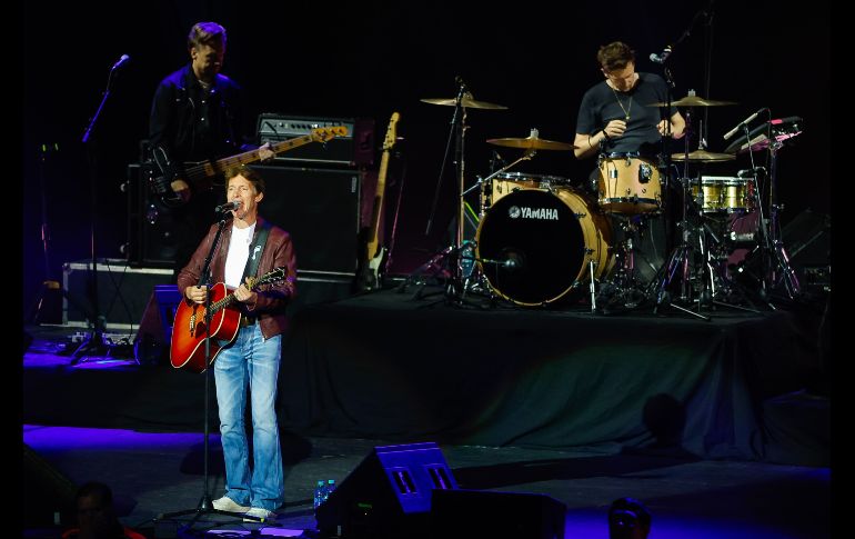 Sin dejar de sonreír y de llevar la comedia incluso a sí mismo, James Blunt agradeció a todo el público por su presencia. EL INFORMADOR/ H. Figueroa