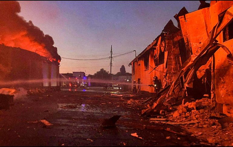 Las defensas aéreas rusas derribaron 120 drones ucranianos durante los ataques nocturnos. EFE/STATE EMERGENCY SERVICE
