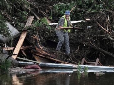 Esta se trata de las peores inundaciones en la zona desde 1987, cuando fallecieron diez adolescentes. EFE/D. Safranek