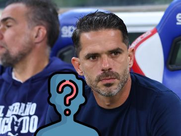 Después de su abrupta salida del Guadalajara, varios de los jugadores decidieron no intercambiar abrazos o palabras de aliento con Fernando Gago previo al encuentro. IMAGO7 / ARCHIVO