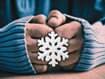 De acuerdo con Mayo Clinic, hay múltiples factores que pueden hacer que las manos estén frías todo el tiempo. ESPECIAL / CANVA