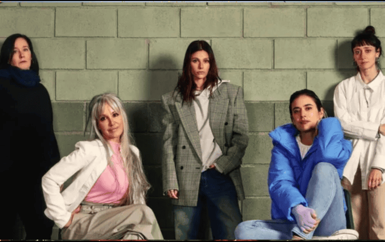 Con un enfoque centrado en la fortaleza de sus protagonistas, En el barro expone no solo la crudeza del sistema penitenciario, sino también las relaciones, tensiones y alianzas que surgen en un ambiente hostil. ESPECIAL/NETFLIX