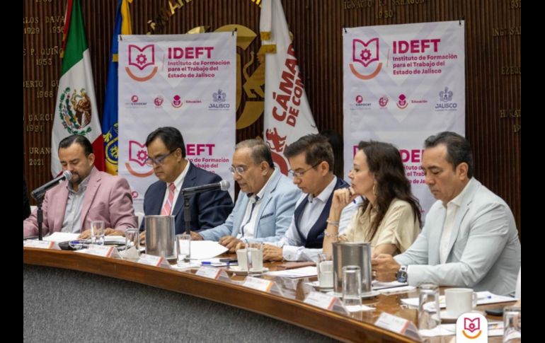 El titular del organismo, Salvador Cosío Gaona, encabezó la presentación realizada en la sala de Consejo de la Cámara Nacional de Comercio de Guadalajara y Zapopan (CANACO), ante representantes de los gobiernos federal y estatal. CORTESÍA