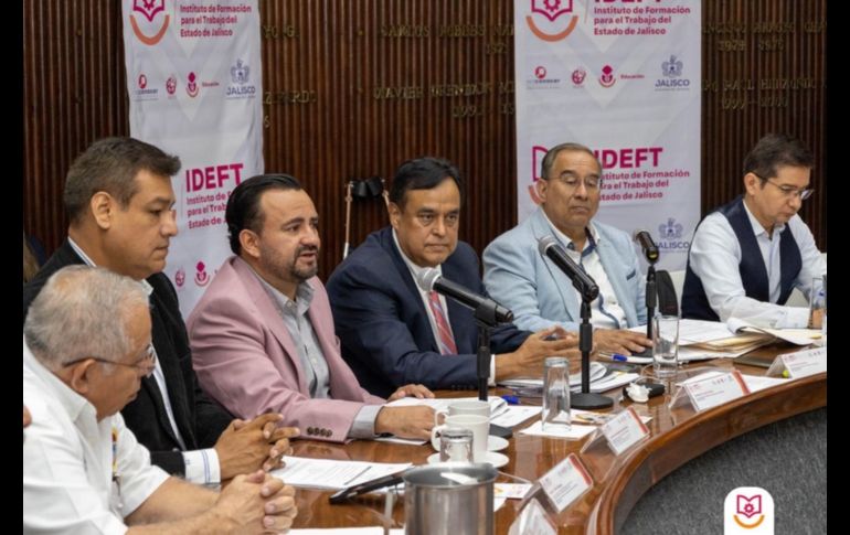 El titular del organismo, Salvador Cosío Gaona, encabezó la presentación realizada en la sala de Consejo de la Cámara Nacional de Comercio de Guadalajara y Zapopan (CANACO), ante representantes de los gobiernos federal y estatal. CORTESÍA