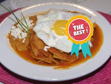 Los chilaquiles consisten en totopos de maíz bañados en salsa, generalmente roja o verde. EL INFORMADOR / ARCHIVO