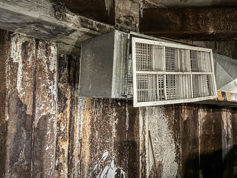 Sobre el material de las paredes es visible el desgaste que ha producido el paso del agua.  EL INFORMADOR / A. Navarro