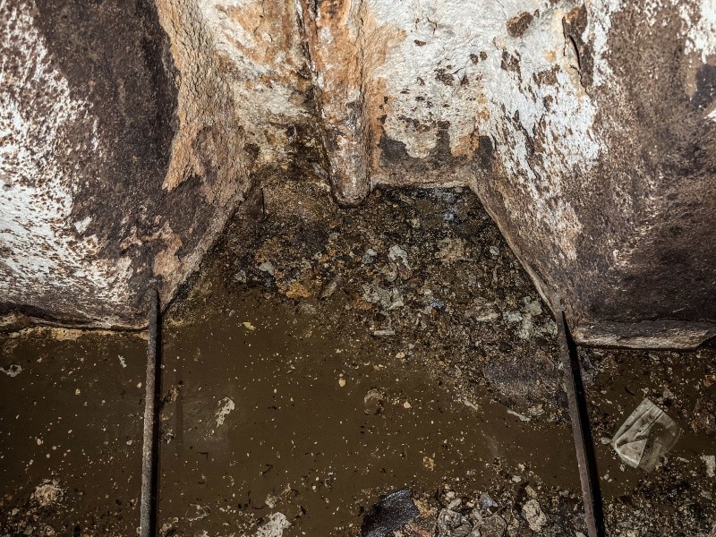 Así luce el deterioro en la zona de estacionamientos del mercado Corona. EL INFORMADOR / A. Navarro 