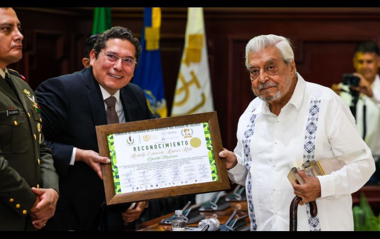 Abogados y notarios públicos de Jalisco fueron galardonados gracias a su destacada labor en el ejercicio de la ciencia del derecho. EL INFORMADOR/ A. NAVARRO.