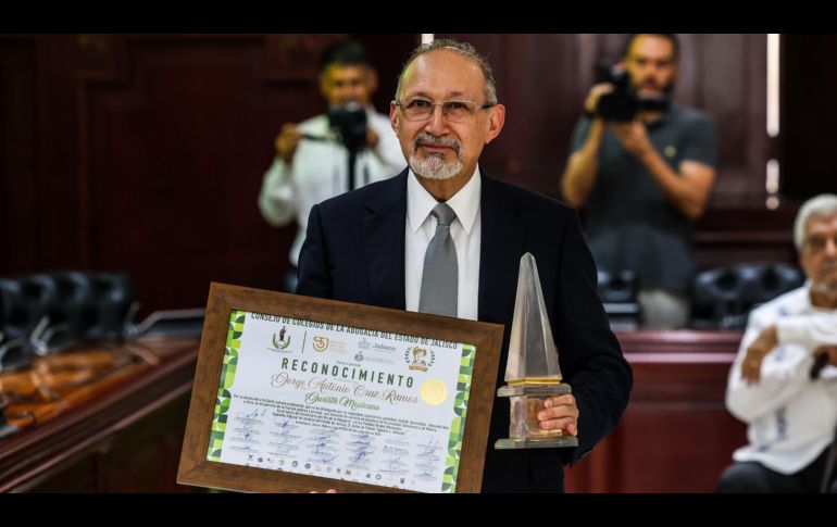 Abogados y notarios públicos de Jalisco fueron galardonados gracias a su destacada labor en el ejercicio de la ciencia del derecho. EL INFORMADOR/ A. NAVARRO.