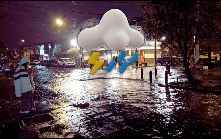 La tormenta de anoche dejó calles inundadas, como en el barrio de Santa Teresita; se espera que hoy el escenario se repita. EL INFORMADOR / O. Álvarez