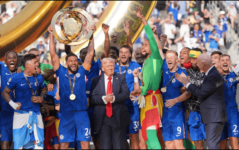 Donald Trump. El presidente de Estados Unidos, además de entregar el trofeo al Chelsea y unirse a los festejos como si fuera un jugador más, confesó quién es el mejor futbolista de la historia, según él. AP / S. Wenig