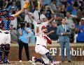 Kyle Schwarber se voló la barda en sus tres turnos de desempate. AP/B. Anderson