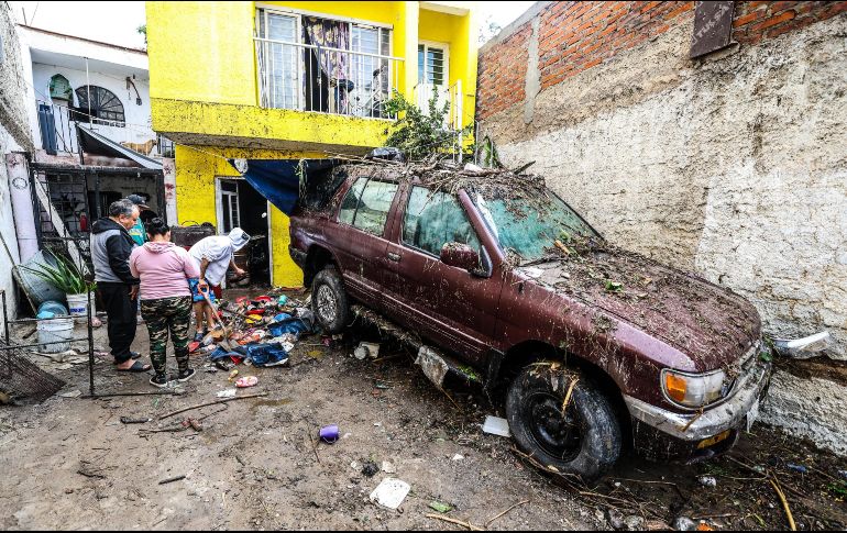 Al menos 30 vehículos que terminaron arrastrados, ya que el nivel del agua en el lugar alcanzó entre los 4 y 7 metros. EL INFORMADOR / ARCHIVO