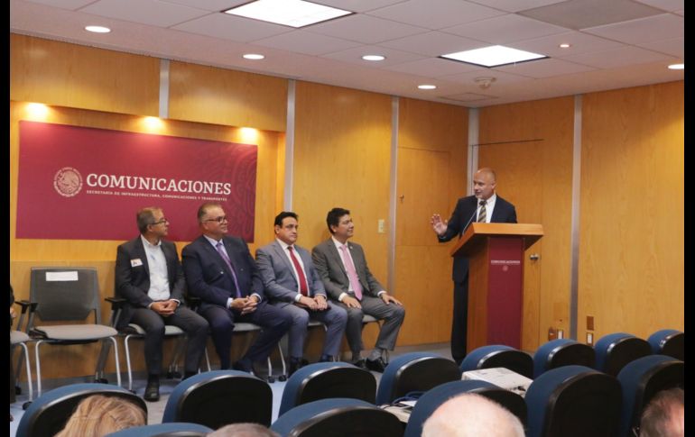 La SICT ha fortalecido su capacidad de respuesta inmediata para la conservación de carreteras y caminos, además de retomar trabajos realizados por administración directa y reactivar el uso de trenes de pavimentación como herramienta clave. CORTESÍA