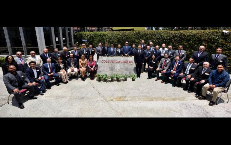 La SICT ha fortalecido su capacidad de respuesta inmediata para la conservación de carreteras y caminos, además de retomar trabajos realizados por administración directa y reactivar el uso de trenes de pavimentación como herramienta clave. CORTESÍA