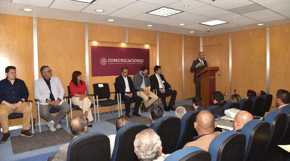 La SICT ha fortalecido su capacidad de respuesta inmediata para la conservación de carreteras y caminos, además de retomar trabajos realizados por administración directa y reactivar el uso de trenes de pavimentación como herramienta clave. CORTESÍA