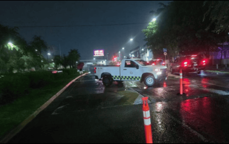 Los pasos  a desnivel quedaron inhabilitados por varias horas. X / @JaliscoVial