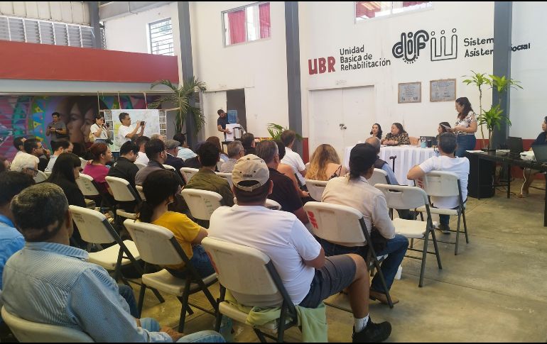 Colectivos ambientales se reunieron este sábado en el municipio de Juanacatlán con Claudia Gomez Godoy. ESPECIAL