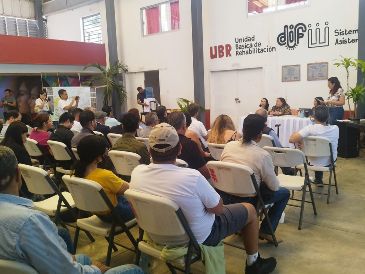 Colectivos ambientales se reunieron este sábado en el municipio de Juanacatlán con Claudia Gomez Godoy. ESPECIAL