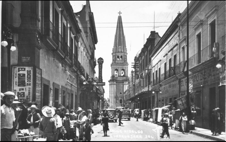Nada queda ya de los arroyos y de los puentes de piedra, de los conventos y las huertas frutales, de los tranvías arrastrados por mulas, las garitas y las fuentes, las calles empedradas. EL INFORMADOR / ARCHIVO