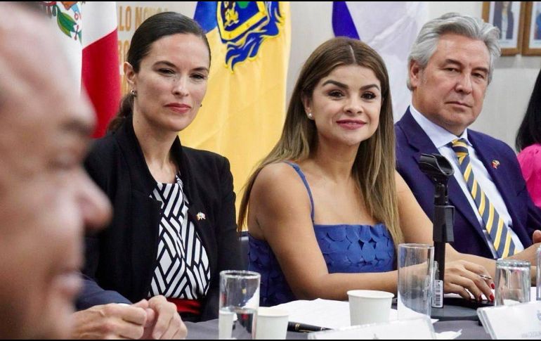 La legisladora recordó que en diversas zonas de la ciudad el transporte público sigue siendo limitado e ineficiente, por lo que la extensión de la red del Tren Eléctrico Urbano resulta clave para mejorar la movilidad en la zona metropolitana de Guadalajara. CORTESÍA