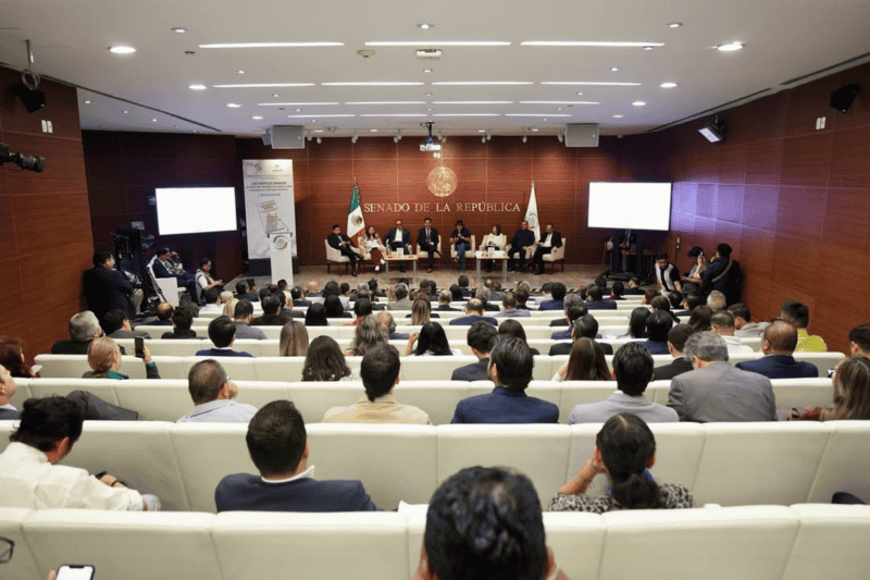 INSTAGRAM/@emmanuelreyescarmona 