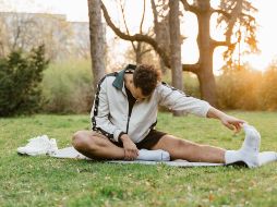 Los especialistas recomiendan empezar con sesiones de 30 segundos y avanzar progresivamente en tiempo o resistencia. CANVA