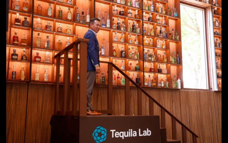 El gobernador, Pablo Lemus, señaló que la industria tequilera seguirá creciendo, por lo que se comprometió a trabajar en coordinación con el Gobierno federal para reducir los aranceles que se cobran en distintos países donde se podrían abrir nuevos mercados. EL INFORMADOR/ H. Figueroa