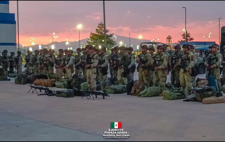 Se fortaleció la vigilancia en la capital del estado de Sinaloa con el envío de los refuerzos de nuevos elementos del Ejército, trescientos de ellos de las Fuerzas Especiales y Fusileros Paracaidistas. X / @Defensamx1