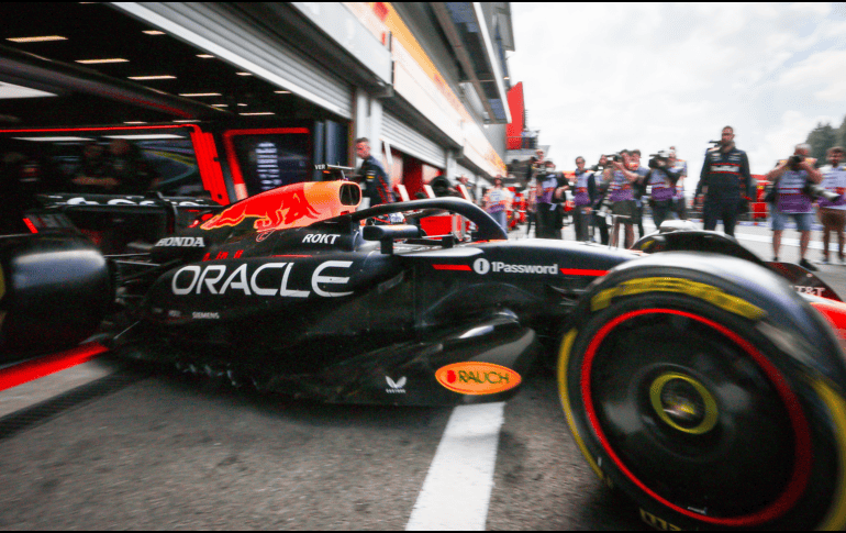 Max Verstappen recibió algunas actualizaciones aerodinámicas y fue competitivo para Red Bull en la única sesión de práctica, siendo el segundo más rápido este viernes en Spa. EFE / O. Matthys