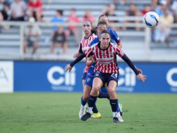 Chivas llegaba con la ilusión al país vecino de poder demostrar el crecimiento que ha tenido el futbol femenil mexicano. X / Chivas