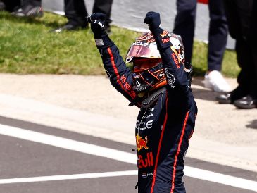 A pesar de arrancar segundo en la parrilla, Verstappen no tardó en tomar el mando. AFP / S. Wohlfahrt