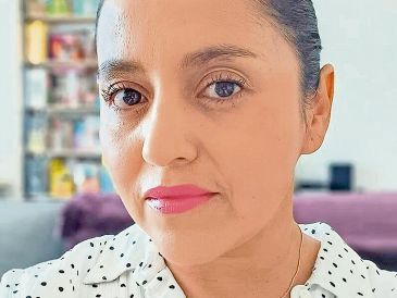 La autora explora los ritos femeninos, con un toque donde lo trágico y lo cómico van de la mano a lo largo de su narrativa. ESPECIAL