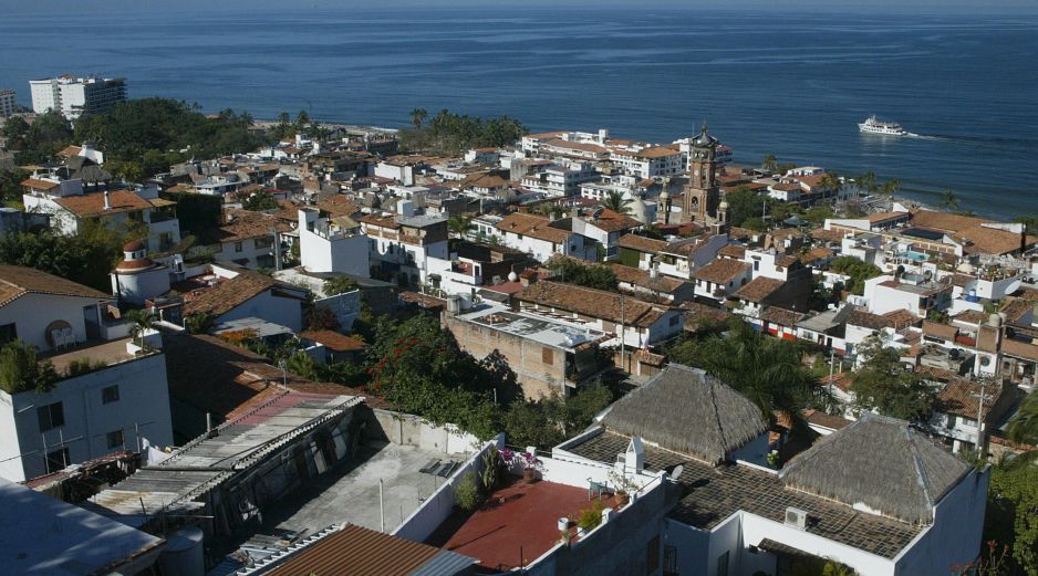 Puerto Vallarta es uno de los municipios con diversos destinos de playa ideales para visitar en vacaciones de verano. EL INFORMADOR / ARCHIVO