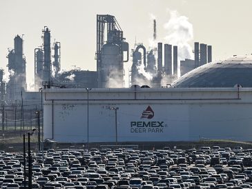 De acuerdo con la Presidenta Claudia Sheinbaum, a partir de 2027, Pemex "sale solito" adelante. AFP / ARCHIVO
