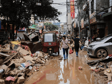 Las fuertes lluvias y las altas temperaturas en China han empeorado la crisis, que suele ser habitual en zonas tropicales pero este año es mucho más intensa. AP / XINHUA, D. Hua