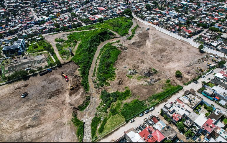 Construcción del vaso regulador en la colonia Miramar, dentro del Gran Parque Zapopan Sur. EL INFORMADOR/A. Navarro
